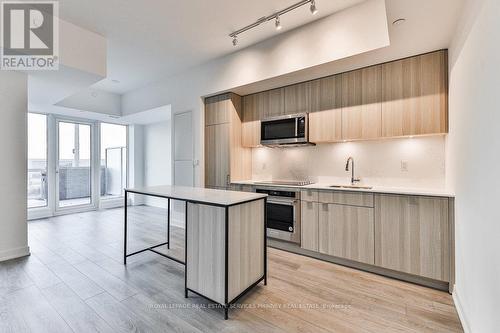 112 - 220 Missinnihe Way, Mississauga, ON - Indoor Photo Showing Kitchen With Upgraded Kitchen