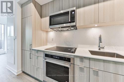 112 - 220 Missinnihe Way, Mississauga, ON - Indoor Photo Showing Kitchen With Upgraded Kitchen