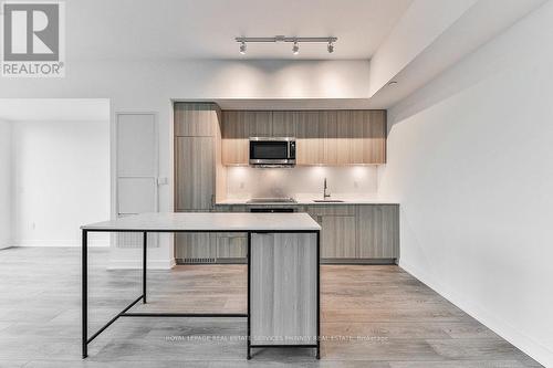 112 - 220 Missinnihe Way, Mississauga, ON - Indoor Photo Showing Kitchen