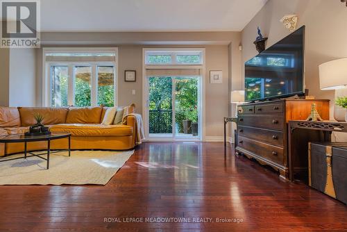 29 Premium Way, Mississauga, ON - Indoor Photo Showing Living Room