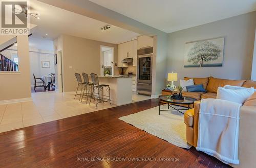 29 Premium Way, Mississauga, ON - Indoor Photo Showing Living Room