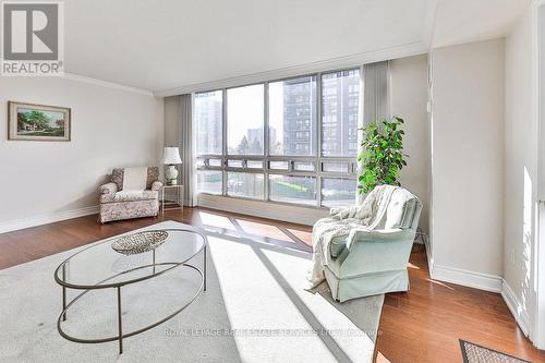 301 - 2175 Marine Drive, Oakville, ON - Indoor Photo Showing Living Room