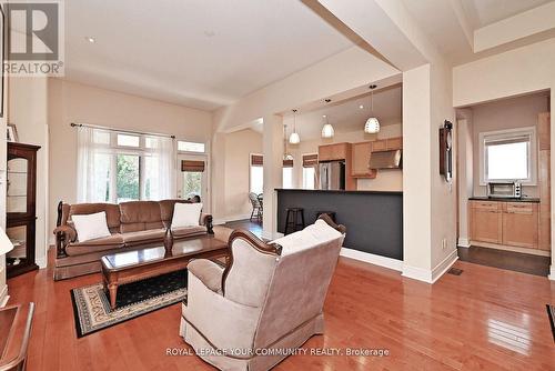 84 Long Stan, Whitchurch-Stouffville, ON - Indoor Photo Showing Living Room