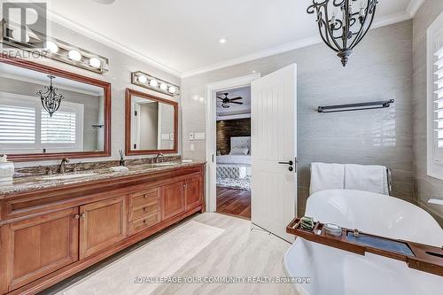 1256 Mineola Gardens, Mississauga, ON - Indoor Photo Showing Bathroom