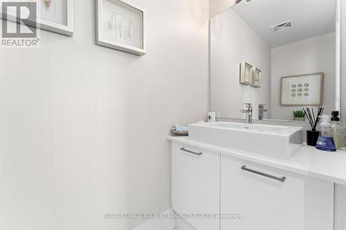 1001 - 4800 Highway 7, Vaughan, ON - Indoor Photo Showing Bathroom