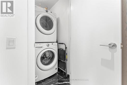 1001 - 4800 Highway 7, Vaughan, ON - Indoor Photo Showing Laundry Room