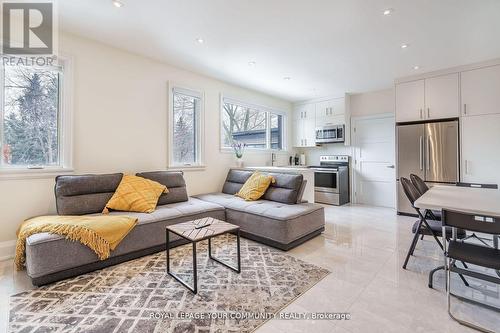 125 Craigmore Crescent, Blue Mountains, ON - Indoor Photo Showing Living Room