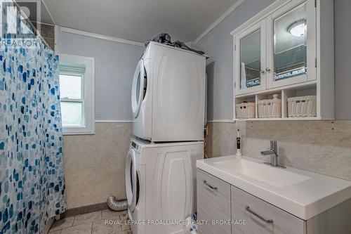 10-12 Manitou Crescent E, Loyalist (Amherstview), ON - Indoor Photo Showing Laundry Room