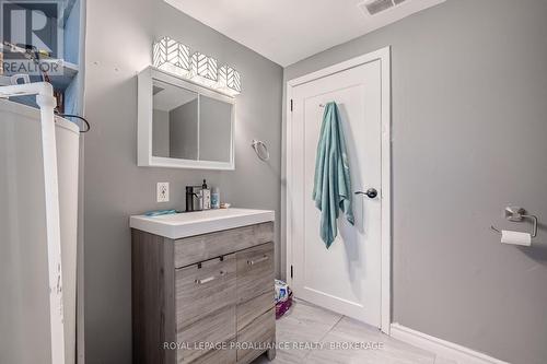 10-12 Manitou Crescent E, Loyalist (Amherstview), ON - Indoor Photo Showing Bathroom