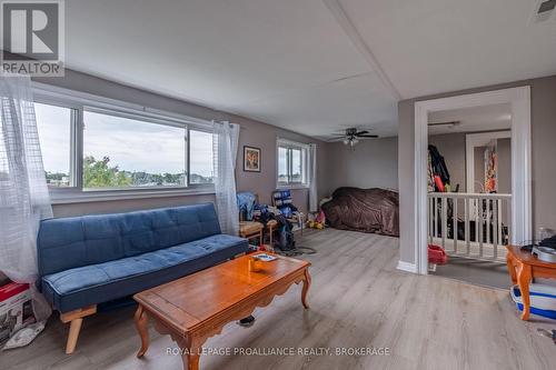 10-12 Manitou Crescent E, Loyalist (Amherstview), ON - Indoor Photo Showing Living Room