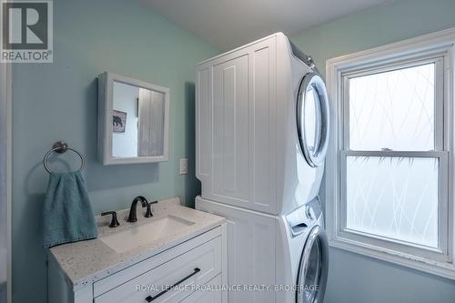 10-12 Manitou Crescent E, Loyalist (Amherstview), ON - Indoor Photo Showing Laundry Room