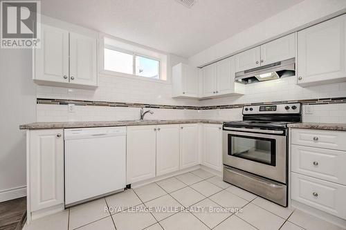 B - 286 Carriage Way, Waterloo, ON - Indoor Photo Showing Kitchen