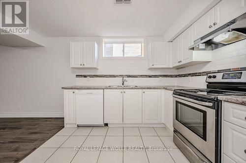 B - 286 Carriage Way, Waterloo, ON - Indoor Photo Showing Kitchen With Double Sink