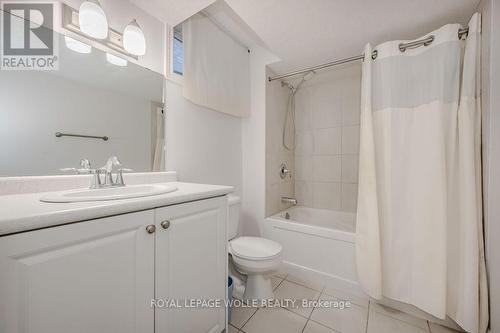 B - 286 Carriage Way, Waterloo, ON - Indoor Photo Showing Bathroom