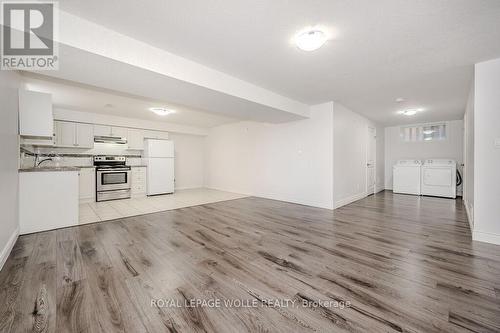 B - 286 Carriage Way, Waterloo, ON - Indoor Photo Showing Kitchen