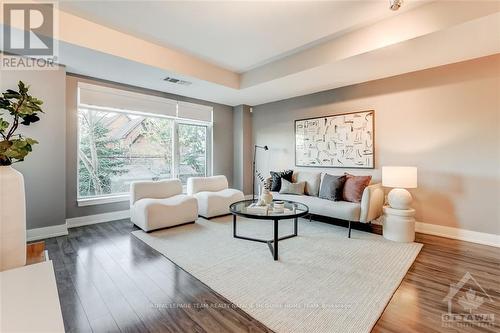 210 - 131 Holland Avenue, Ottawa, ON - Indoor Photo Showing Living Room