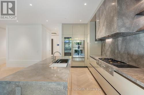 105 - 7 Dale Avenue, Toronto, ON - Indoor Photo Showing Kitchen With Upgraded Kitchen