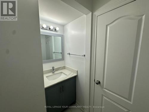 945 Yonge Street, Barrie, ON - Indoor Photo Showing Bathroom