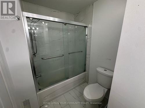 945 Yonge Street, Barrie, ON - Indoor Photo Showing Bathroom