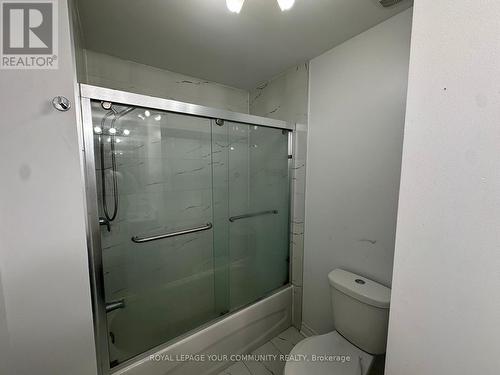 945 Yonge Street, Barrie, ON - Indoor Photo Showing Bathroom