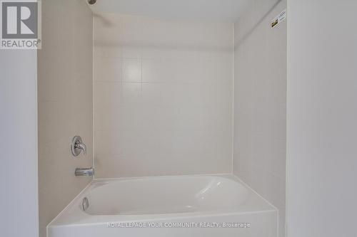 2 - 23 Hay Lane, Barrie, ON - Indoor Photo Showing Bathroom