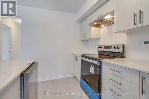 2 - 23 Hay Lane, Barrie, ON - Indoor Photo Showing Kitchen