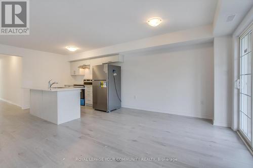 2 - 23 Hay Lane, Barrie, ON - Indoor Photo Showing Kitchen