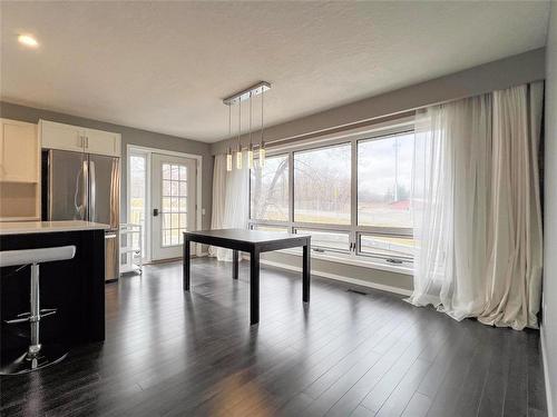 7 3350 Mcdonald Avenue, Brandon, MB - Indoor Photo Showing Kitchen