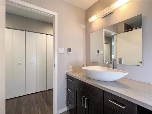 7 3350 Mcdonald Avenue, Brandon, MB - Indoor Photo Showing Bathroom