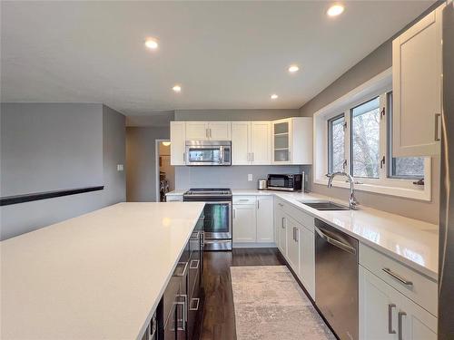 7 3350 Mcdonald Avenue, Brandon, MB - Indoor Photo Showing Kitchen With Double Sink