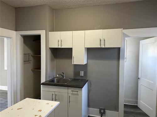 521 Southern Avenue, Brandon, MB - Indoor Photo Showing Kitchen