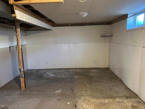 521 Southern Avenue, Brandon, MB - Indoor Photo Showing Garage