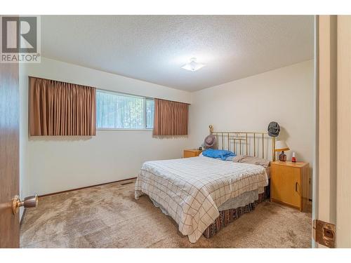 1009 Desmond Street, Kamloops, BC - Indoor Photo Showing Bedroom