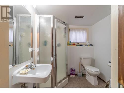 1009 Desmond Street, Kamloops, BC - Indoor Photo Showing Bathroom