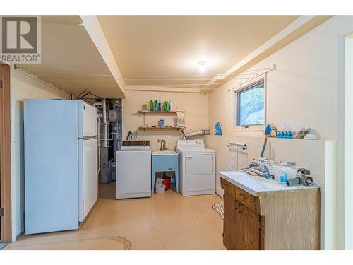 1009 Desmond Street, Kamloops, BC - Indoor Photo Showing Laundry Room