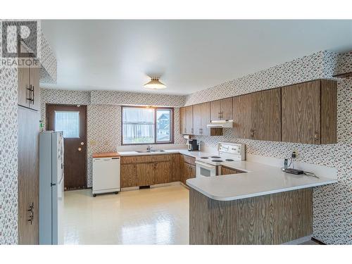 1009 Desmond Street, Kamloops, BC - Indoor Photo Showing Kitchen