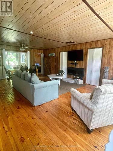 1300 Grants Creek Road, Tay Valley (904 - Bathurst/Burgess & Sherbrooke (North Burgess) Twp), ON - Indoor Photo Showing Living Room