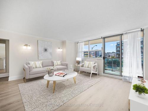 306-5949 Yonge St, Toronto, ON - Indoor Photo Showing Living Room