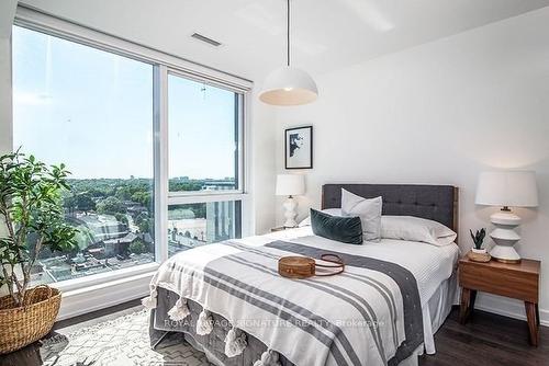 2109-18 Erskine Ave, Toronto, ON - Indoor Photo Showing Bedroom