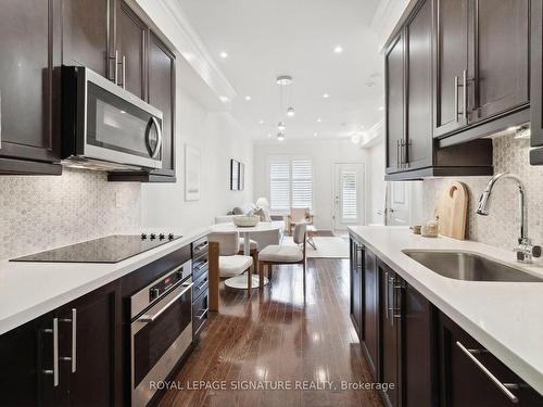 2138 Bayview Ave, Toronto, ON - Indoor Photo Showing Kitchen With Upgraded Kitchen