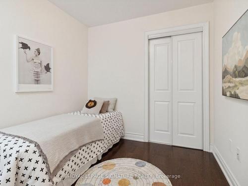 2138 Bayview Ave, Toronto, ON - Indoor Photo Showing Bedroom