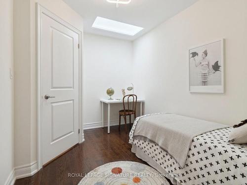 2138 Bayview Ave, Toronto, ON - Indoor Photo Showing Bedroom