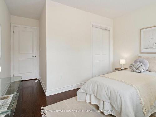 2138 Bayview Ave, Toronto, ON - Indoor Photo Showing Bedroom