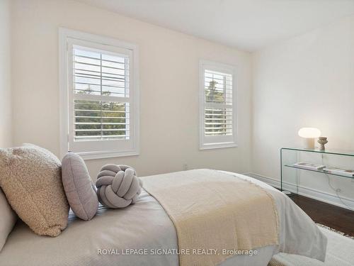 2138 Bayview Ave, Toronto, ON - Indoor Photo Showing Bedroom