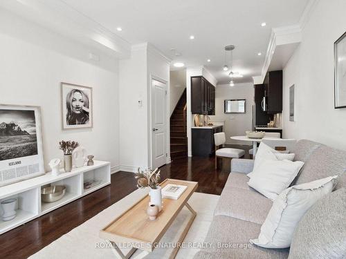 2138 Bayview Ave, Toronto, ON - Indoor Photo Showing Living Room