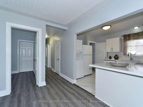 Main-270 Wilson Rd S, Oshawa, ON - Indoor Photo Showing Kitchen