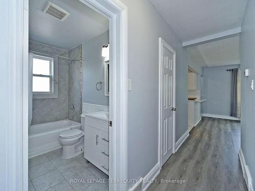 Main-270 Wilson Rd S, Oshawa, ON - Indoor Photo Showing Bathroom