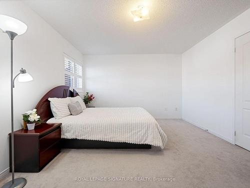 453 Stonetree Crt, Mississauga, ON - Indoor Photo Showing Bedroom