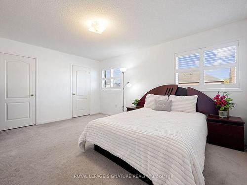 453 Stonetree Crt, Mississauga, ON - Indoor Photo Showing Bedroom