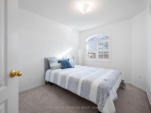 453 Stonetree Crt, Mississauga, ON - Indoor Photo Showing Bedroom